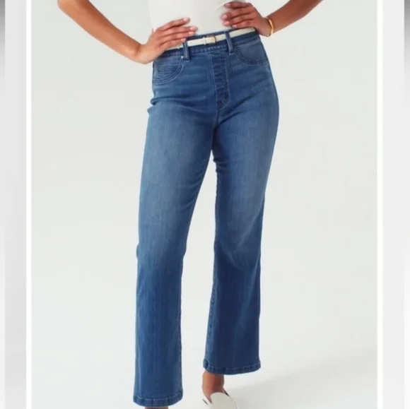 NWT SPANX Kick Flare Crop Jeans In Vintage Indigo Sz Medium - Picture 2 of 9